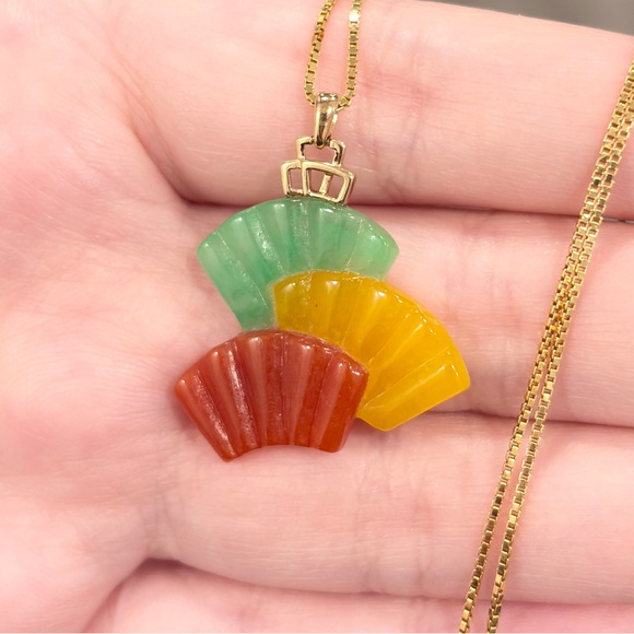 Vintage 14K Gold Rainbow Jade Fan Pendant: Chinese Jadeite - Picture 5 of 11